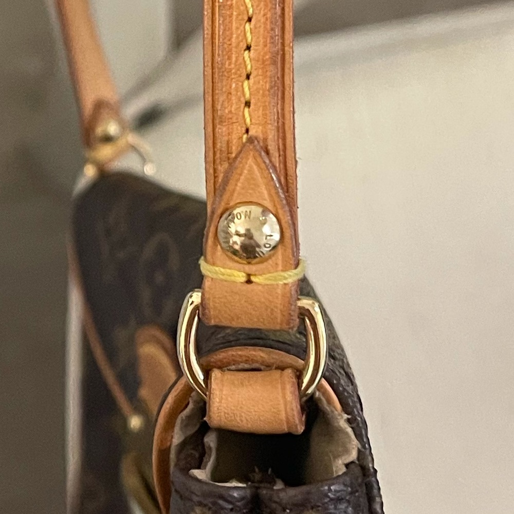 Authentic Louis Vuitton Monogram Beverly Pochette - Picture 14 of 15
